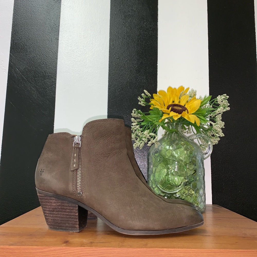 FRYE Judith boots
